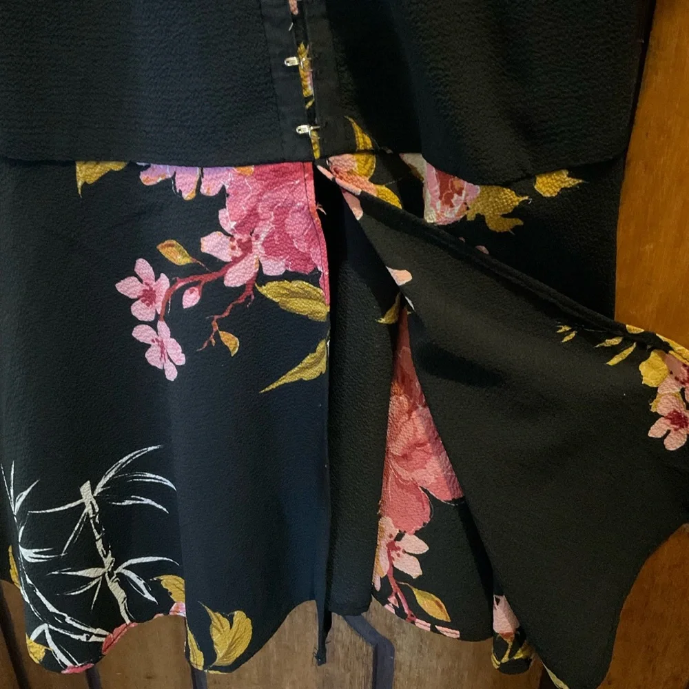 City Chic Floral Top Size AU 24 $17 🌺 - Picture 6 of 15
